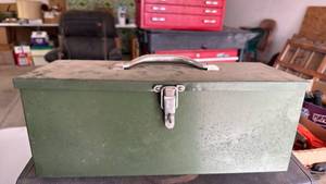 lot 3202 image: Tool box
