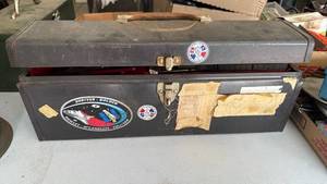 lot 3204 image: Tool box with tools