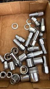 lot 3205 image: Assorted sockets