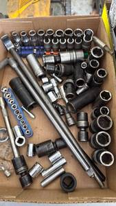 lot 3206 image: Sockets, universal joint impact sockets and extension bar