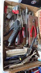 lot 3211 image: Screwdrivers, pliers, sockets and more