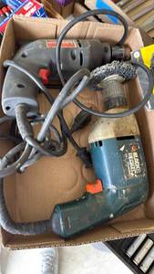 lot 3219 image: Black and Decker variable drill and Skil 38 drill with new rust stripper
