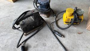 lot 3222 image: 2 sanders and mini air compressor