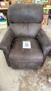 lot 3230 image: Power Lift and Recliner chair works has burn spots 42x32x30