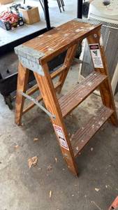 lot 3232 image: Werner 2 ft step ladder