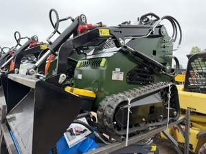 lot 6011 image: Unused ZJG Mini Skid Steer Loader (ZJG-380)