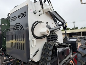 lot 6018 image: Unused ZJG Mini Skid Steer Loader (ZJG-380)