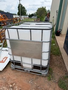 lot 6423 image: Plastic Water Tote with Cage and Forklift Pockets - Non Food Grade - Missing Cap - Used