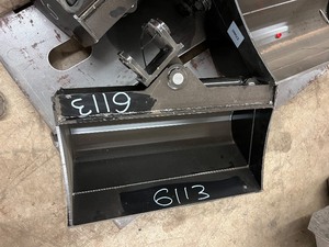 lot 6112 image: Unused CAPTOK Tilting Excavator Bucket 24 in (1-2 Ton)
