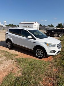 lot 6425 image: 2017 Ford Escape - 170K miles - Transmission Slips - Runs - Cracked Windshield - See pics for other condition - Oklahoma title
