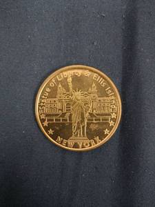 lot 61553 image: Statue of Liberty & Ellis Island New York Souvenir Medallion