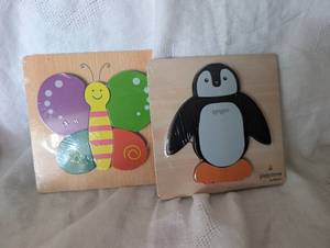 lot 1128 image: Wooden Childrens Puzzle Set - Butterfly and Penguin