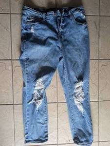 lot 1178 image: Judy Blue Distressed Denim Jeans Size 1532