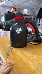 lot 44238 image: Dirt Devil Handheld Steamer - Retail $0