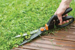 lot 44280 image: Fiskars Steel Grass Shears with Shear Ease Technology - Retail $25