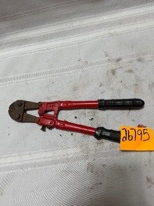 lot 26795 image: 12 Wire Cutting Pliers