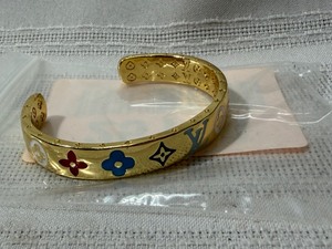 lot 25116 image: LVL 5 Replica Louis Vuitton Monogran world tour bracelet