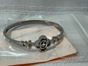 lot 25117 image: LVL 5 Replica Louis Vuitton silver tone bracelet