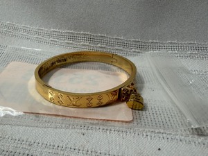 lot 25106 image: LVL 5 Golden Hinged Bangle Louis Vuitton Bracelet Replica.