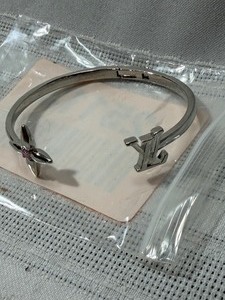 lot 25113 image: LVL 5 Replica Louis Vuitton Louisette Signature Bracelet