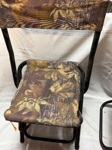 lot 26716 image: King Rivers Hunting Chairs