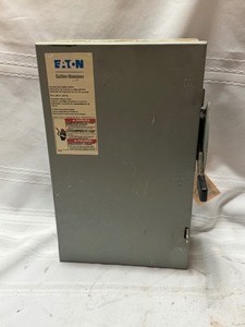lot 26728 image: Eaton Cutler-Hammer General Safety Switch