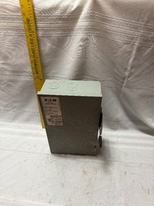 lot 26729 image: Eaton Cutler-Hammer General Safety Switch