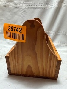 lot 26742 image: Wooden Magazine Holder & Metal Flower Decor
