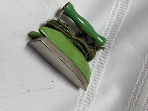 lot 26701 image: Vintage Clothing Iron