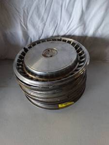 lot 41165 image: Misc. Center Wheel Hub Caps