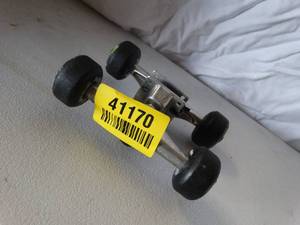 lot 41170 image: Skateboard Mount & Wheels