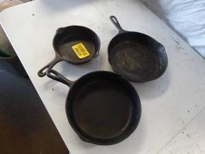 lot 41183 image: Misc. Cast Iron Skillets