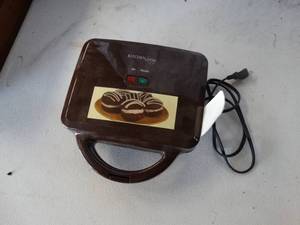 lot 41184 image: Kitchen Living Whoopie Pie Maker