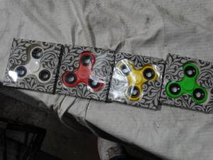lot 26639 image: 4 New Fidget Spinners