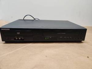 lot 1 image: Samsung DVD VCR Combo Player with DVD and VHS