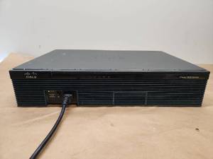 lot 4 image: Cisco 2900 Series Router