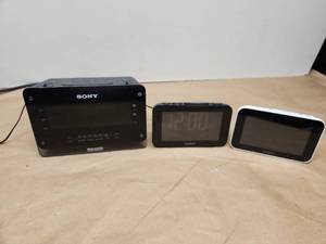 lot 19 image: Digital Alarm Clock Collection with Sony and La Crosse Technology Models
