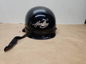 lot 60 image: Harley-Davidson Hybrid Classic Cruiser Half Helmet with Rhinestone Logo