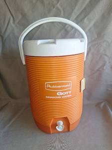 lot 52 image: Rubbermaid Gott Drinking Water Cooler Jug Model 1683