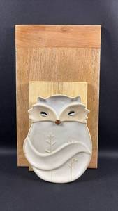 lot 62 image: Wood Cutting Boards and Gibson Fox Character Plate ( 9 inches )