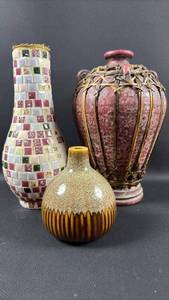lot 72 image: Set of Three Decorative Ceramic Vases 9.5 and 4.5 inches tall.
