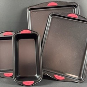 lot 78 image: Hells Kitchen Nonstick Bakeware Set with Silicone Handles