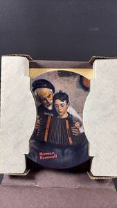 lot 93 image: Norman Rockwell Collector Plate - The Music Maker