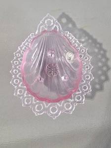 lot 104 image: Vintage Rose Pink Fenton Perforated Footed Shell Bowl