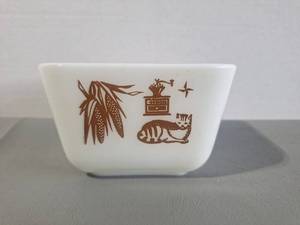 lot 106 image: PYREX 501 - White & Brown Refrigerator Dish