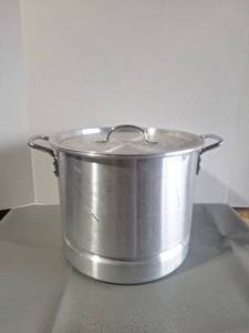 lot 108 image: Large Aluminum Stock Pot with Lid