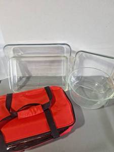 lot 109 image: Pyrex & Anchor Hocking Baking Dishes with Insulated Carrier
