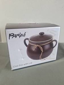 lot 110 image: NIB Chili Pot