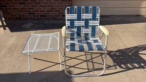 lot 5 image: Retro Patio Chair and Aluminum Folding Side Table