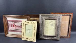 lot 7 image: Wall and Tabletop Picture Frames